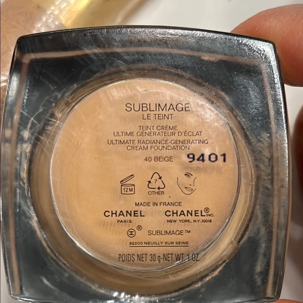Chanel Foundation Set - Beige and Tan Shades - Picture 3 of 9